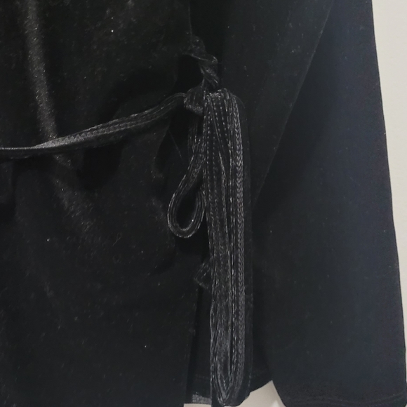Additionelle black velour wraparound top - Picture 2 of 3
